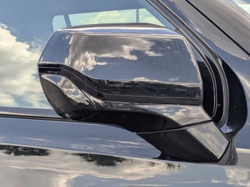 Certified 2025 Chevrolet Suburban Z71 AWD/4WD image 11