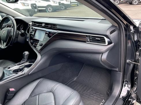 Used 2018 Toyota Camry Hybrid FWD image 23