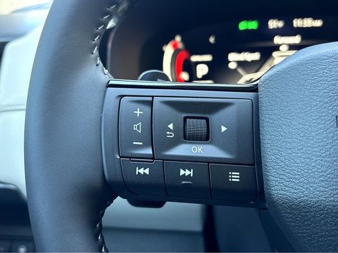 New 2026 Nissan Pathfinder SL image 17