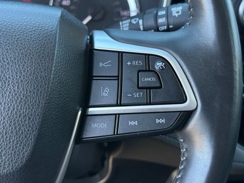 Certified 2023 Toyota Highlander XLE image 25