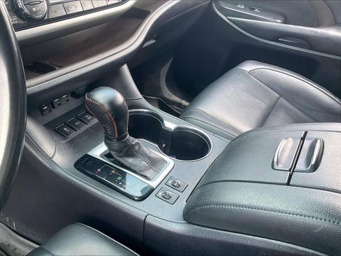 Used 2019 Toyota Highlander XLE AWD/4WD image 20