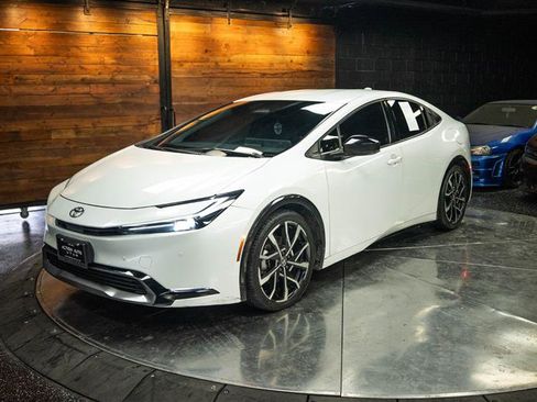 Used 2023 Toyota Prius Prime FWD image 2