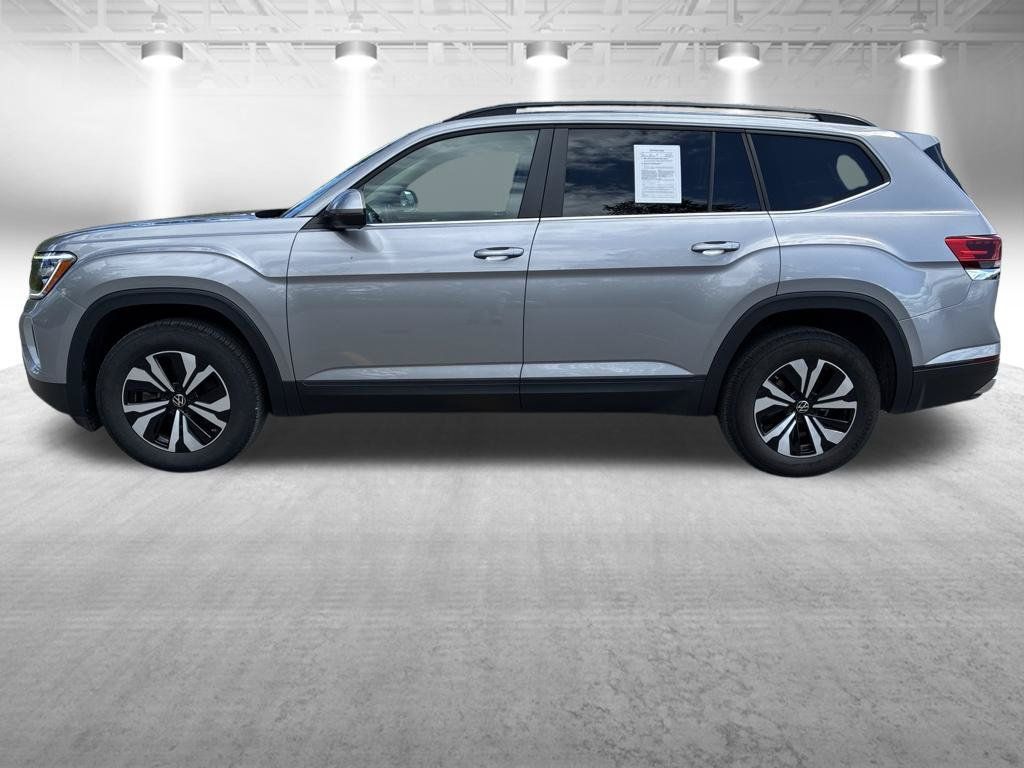 Used 2024 Volkswagen Atlas SE AWD/4WD image 2