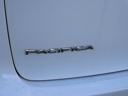 Used 2018 Chrysler Pacifica Touring-L Plus w/ Advanced Safetytec Group image 15