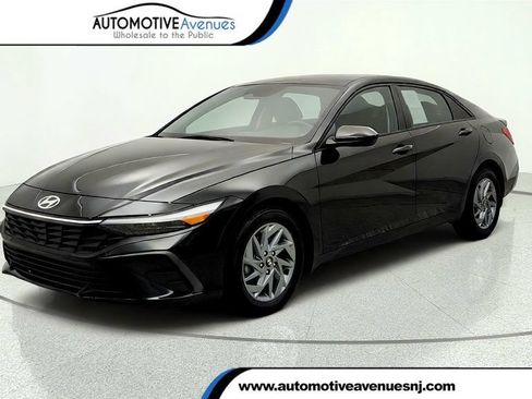 Used 2024 Hyundai Elantra SEL FWD image 1