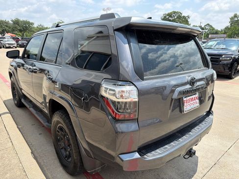 Used 2021 Toyota 4Runner SR5 Premium w/ Moonroof Package RWD image 7