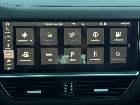 Used 2021 Porsche Cayenne Turbo S image 29