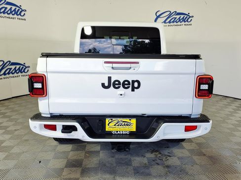 Used 2022 Jeep Gladiator Overland AWD/4WD image 6