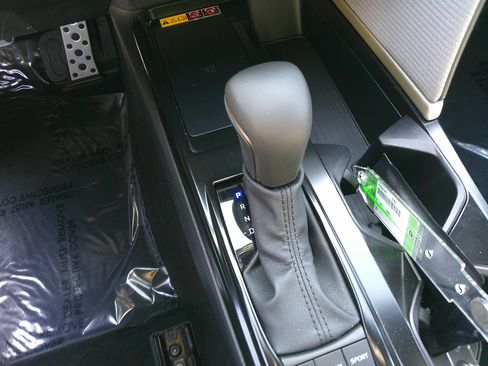 Used 2025 Toyota Camry SE image 31