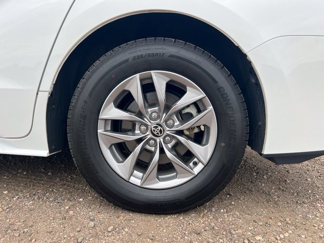 Used 2024 Toyota Sienna LE AWD/4WD image 12