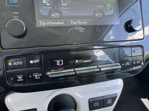 Used 2017 Toyota Prius Two FWD image 24