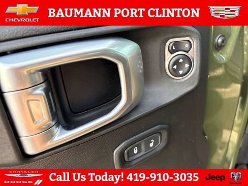 Used 2023 Jeep Gladiator Sport AWD/4WD image 11