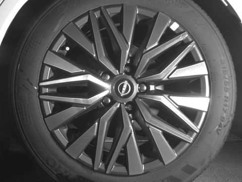 Used 2025 Nissan Altima 2.5 SV FWD image 14