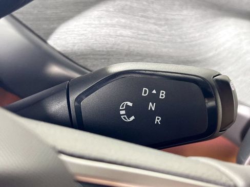 Certified 2025 Volkswagen ID. Buzz Pro S RWD image 20