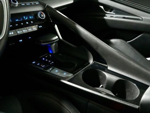 Used 2024 Hyundai Elantra Limited image 22