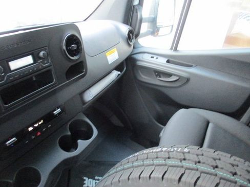 Used 2023 Mercedes-Benz Sprinter 3500 image 17