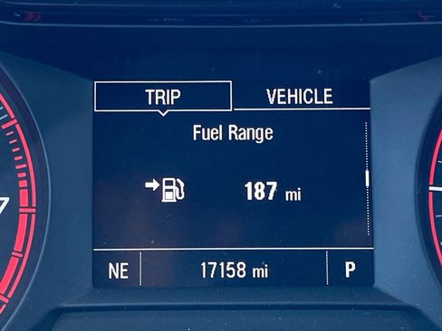 Used 2025 Chevrolet Trax RS w/ Sunroof Package image 16