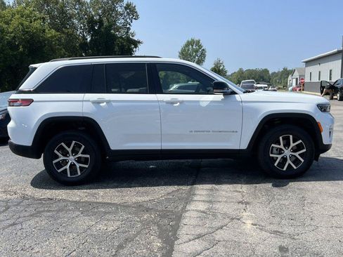 Used 2025 Jeep Grand Cherokee Limited AWD/4WD image 38
