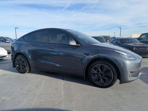 Used 2023 Tesla Model Y Long Range image 1