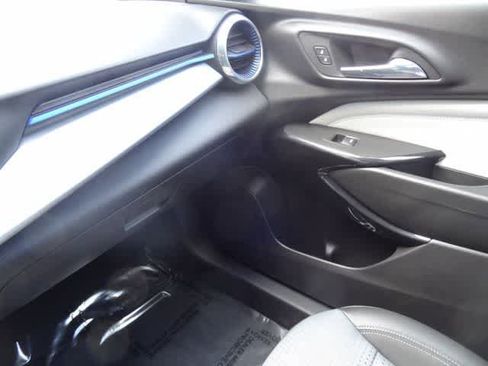 Used 2025 Chevrolet Trax LT image 31