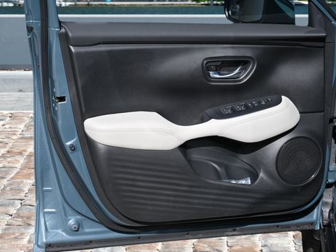 New 2026 Honda HR-V LX image 10