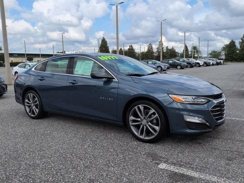 Used 2024 Chevrolet Malibu LT FWD image 2
