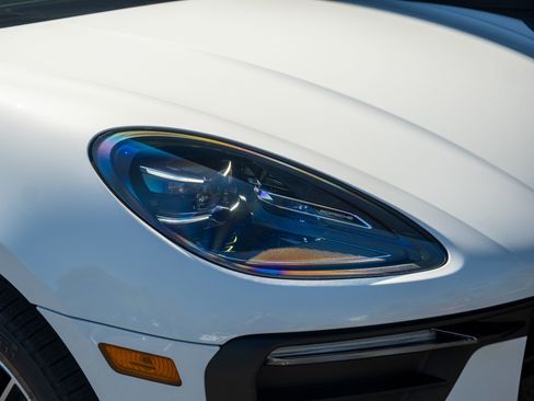 Certified 2026 Porsche Macan AWD/4WD image 33