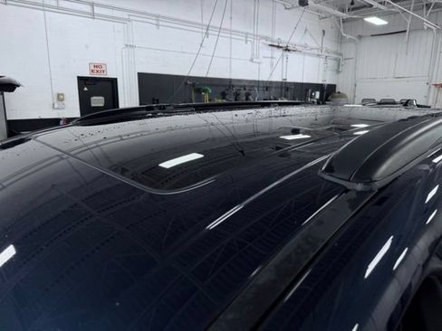 Used 2025 Chrysler Pacifica Limited FWD image 10