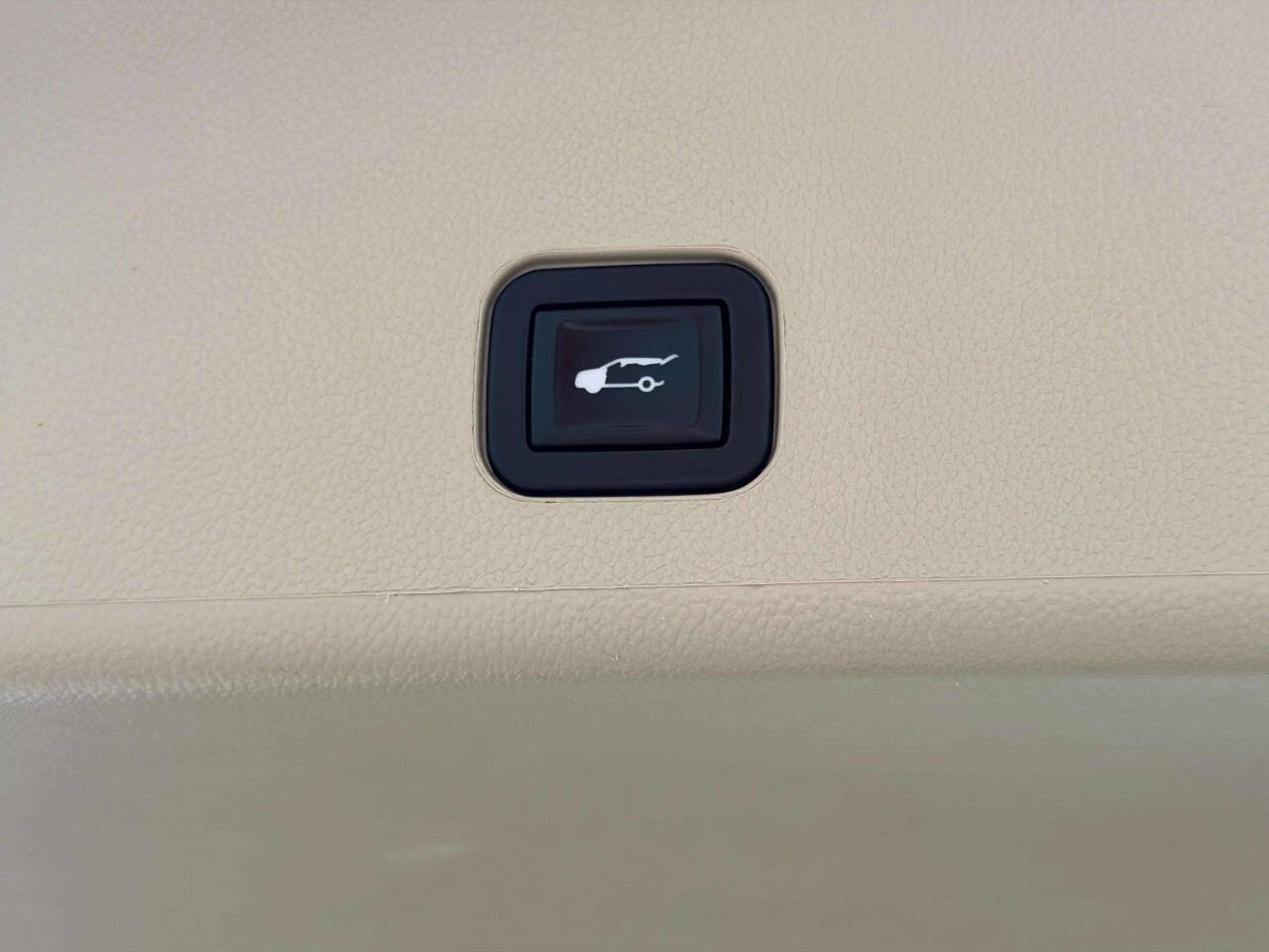 Used 2016 Cadillac SRX Luxury w/ Driver Awareness Package FWD image 6