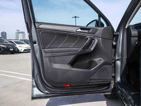 Used 2022 Volkswagen Tiguan SE FWD image 22