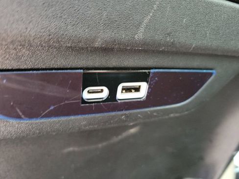 Used 2024 Chrysler Pacifica Touring-L FWD image 16