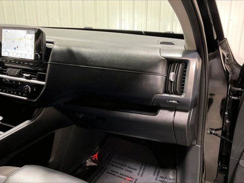 Used 2025 Nissan Pathfinder SL AWD/4WD image 16