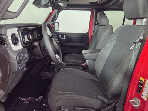 Certified 2025 Jeep Wrangler Sahara image 12