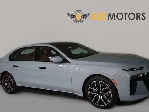 Used 2025 BMW 740i image 1