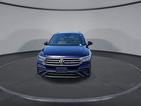 Used 2022 Volkswagen Tiguan SE w/ Panoramic Sunroof Package AWD/4WD image 3