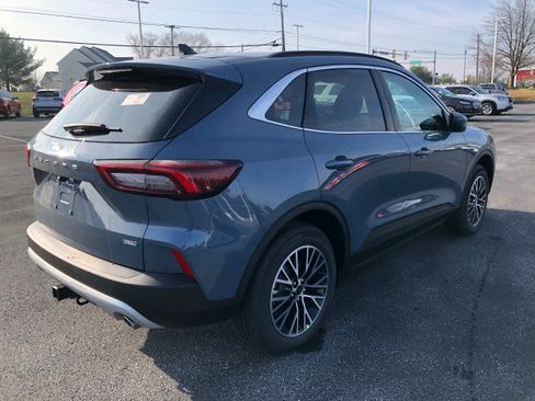 New 2025 Ford Escape SE w/ Class II Trailer Tow Package FWD image 4