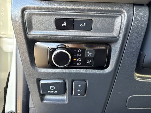 Used 2023 Ford Expedition XLT image 13