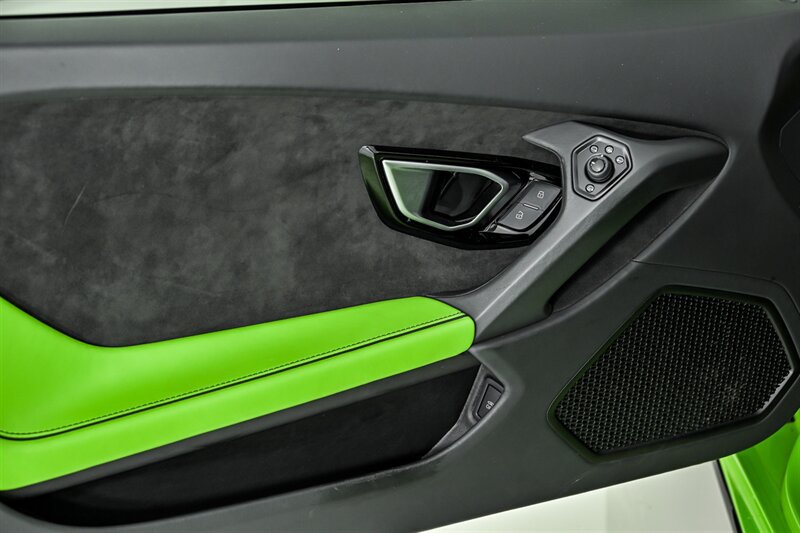 Used 2021 Lamborghini Huracan EVO RWD image 32