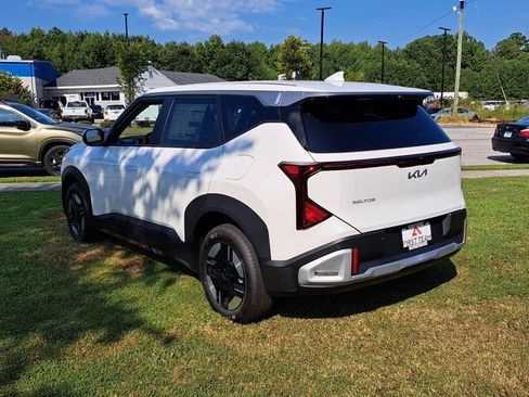 New 2027 Kia Seltos LX FWD image 6