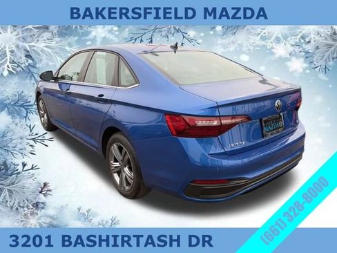 Used 2024 Volkswagen Jetta SE image 3