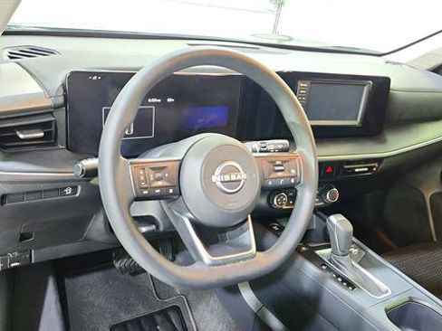 Used 2025 Nissan Kicks S FWD image 17