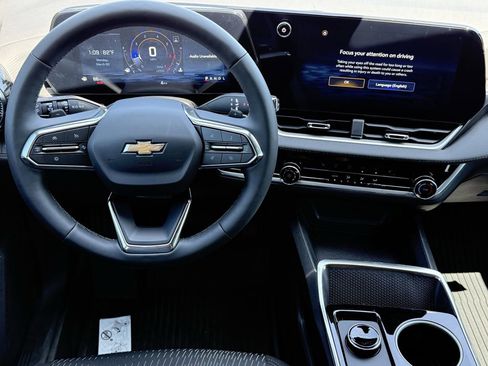 New 2026 Chevrolet Equinox LT w/ Safety and Technology Package FWD image 11