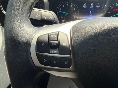 Used 2023 Ford Explorer XLT AWD/4WD image 29