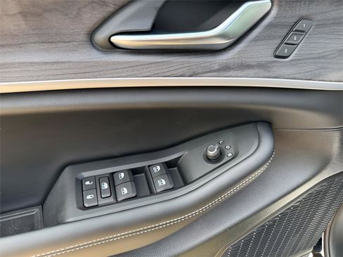 New 2025 Jeep Grand Cherokee Limited w/ Black Appearance Package image 21