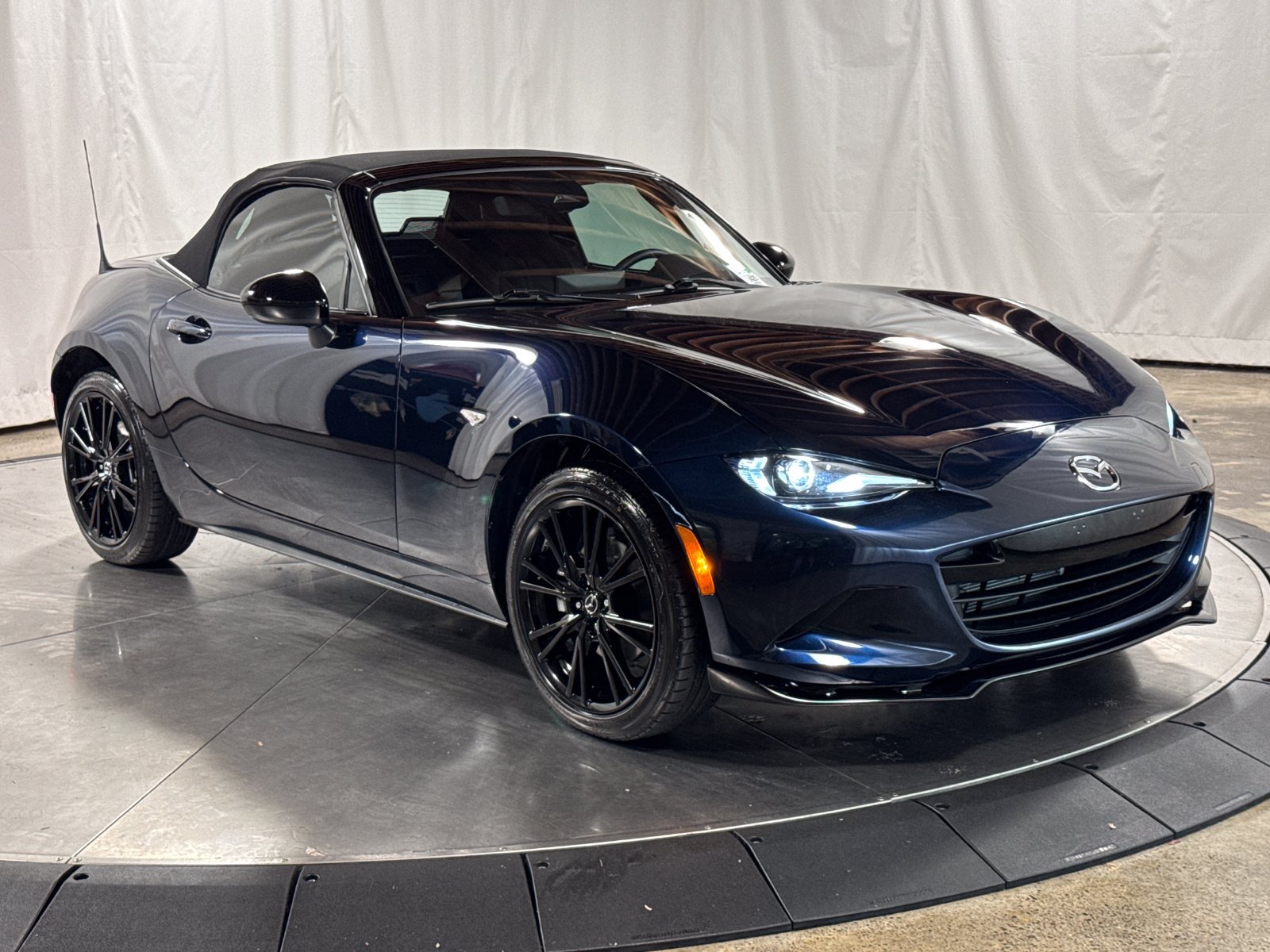 Used 2025 MAZDA MX-5 Miata Club w/ Weather Package RWD image 6