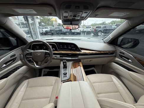Used 2021 Cadillac Escalade Premium Luxury Platinum AWD/4WD image 29