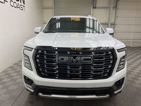 Used 2026 GMC Yukon Denali Ultimate w/ LPO, Floor Liner Package AWD/4WD image 9