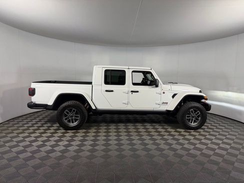 Used 2025 Jeep Gladiator Mojave AWD/4WD image 7