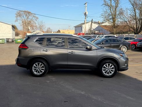 Used 2017 Nissan Rogue SV AWD/4WD image 11
