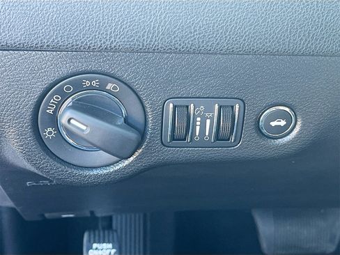 Used 2023 Chrysler 300 Touring w/ Safetytec Plus Group image 10